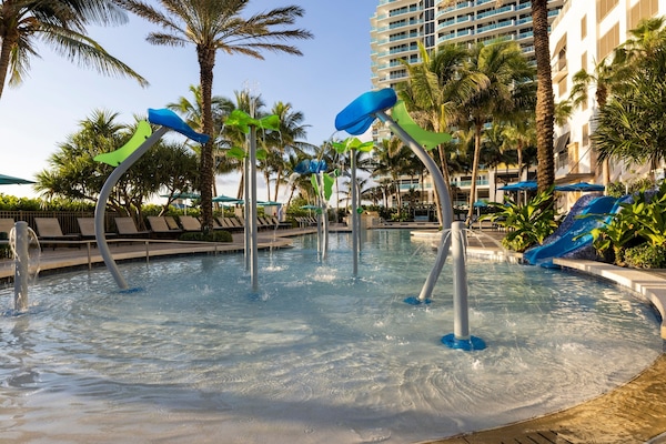2 outdoor pools, pool umbrellas, sun loungers