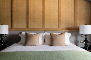 Kamar Double Comfort | Seprai antialergi, meja kerja, dan setrika/meja setrika