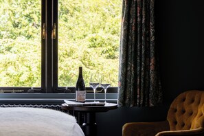 Quarto casal conforto | Roupas de cama antialérgicas, escrivaninha