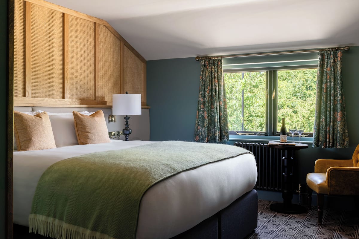 Chambre Double Confort | Literie hypoallergénique, bureau, fer et planche à repasser