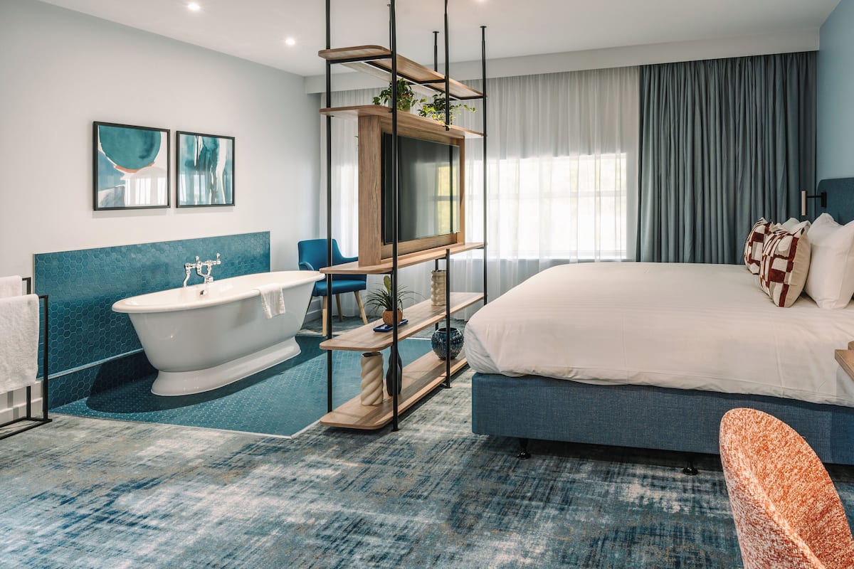 Suite, 1 Bedroom | Egyptian cotton sheets, premium bedding, memory foam beds, in-room safe
