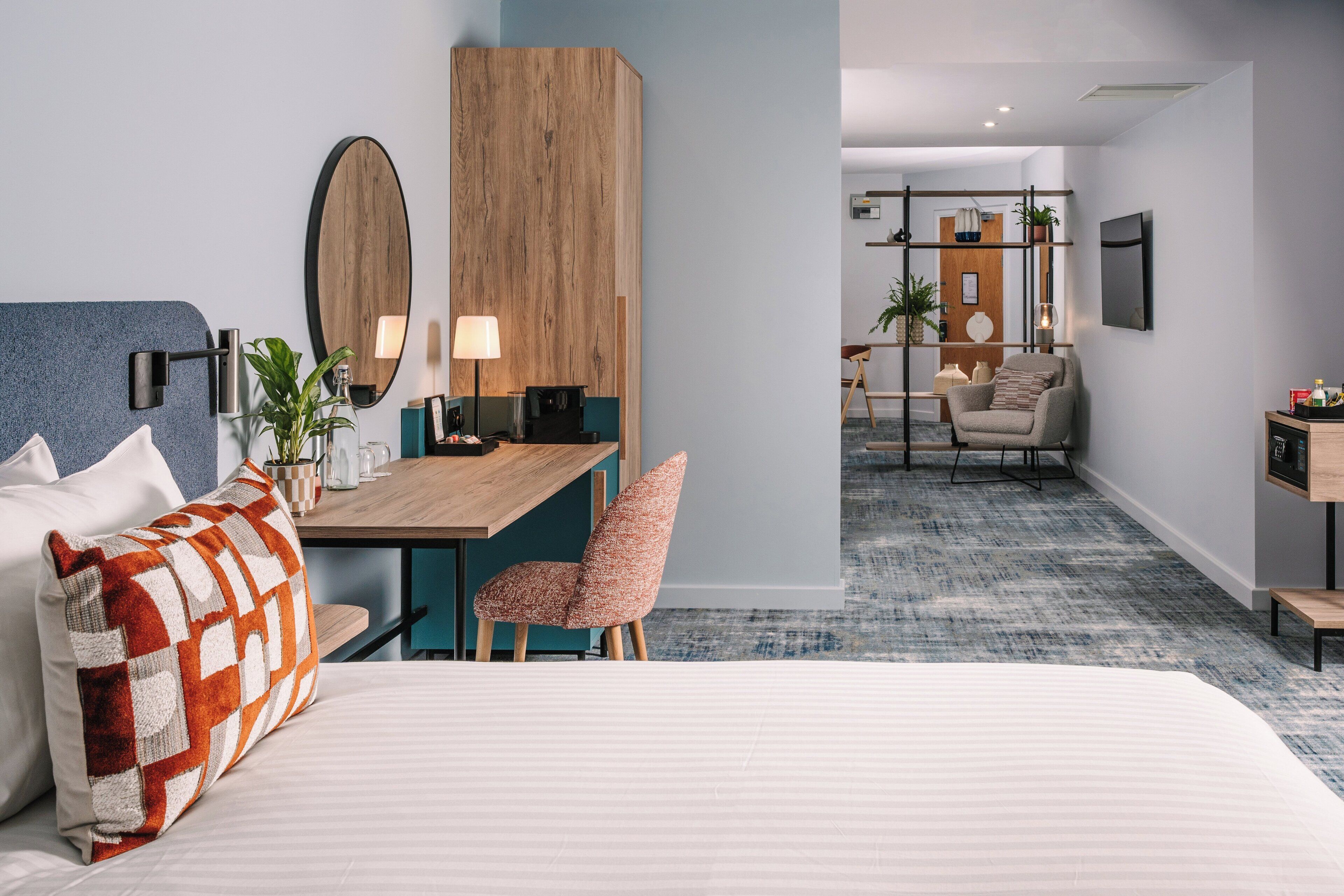 1 bedroom, egyptian cotton sheets, premium bedding, memory-foam beds