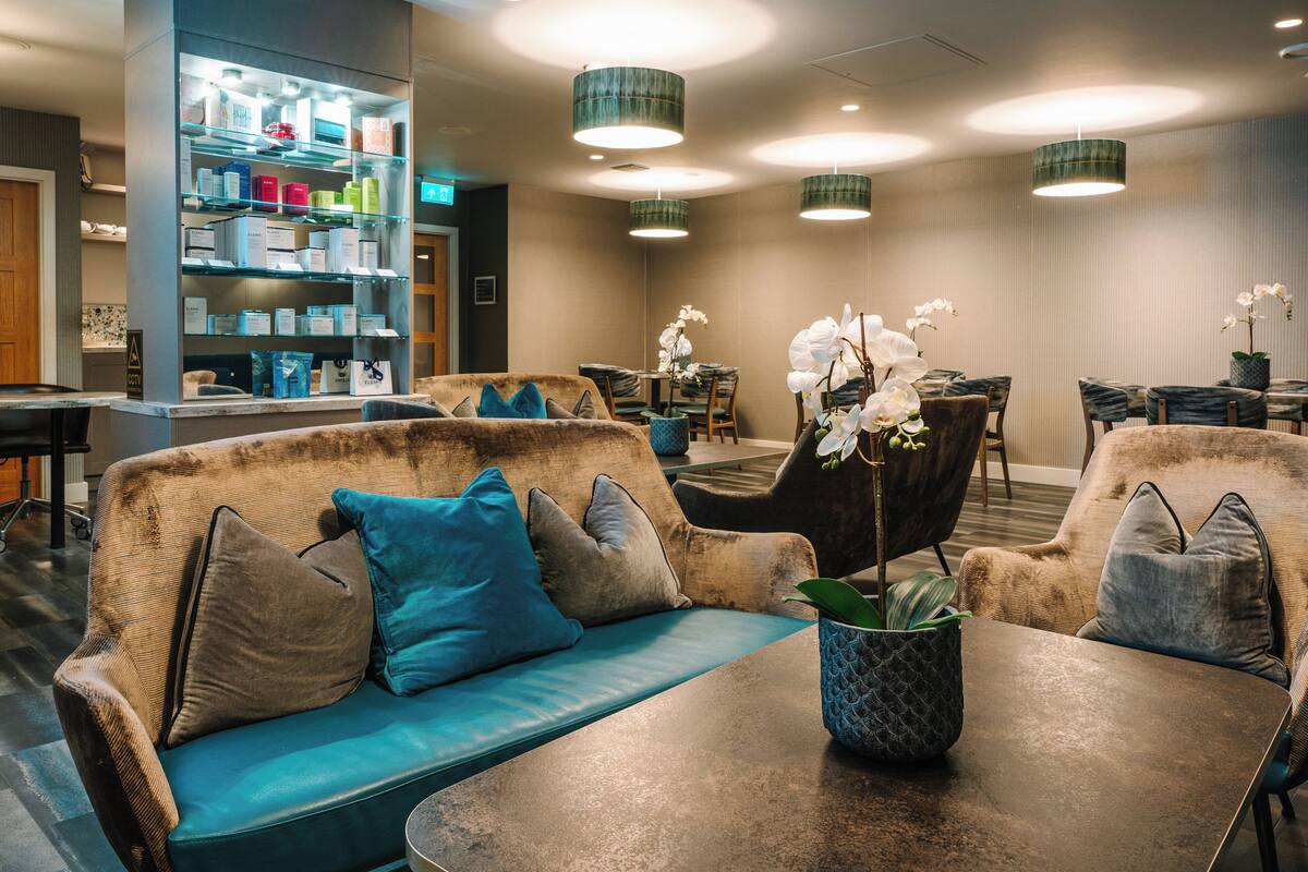 sauna, hot tub, steam room, deep-tissue massages, prenatal massages