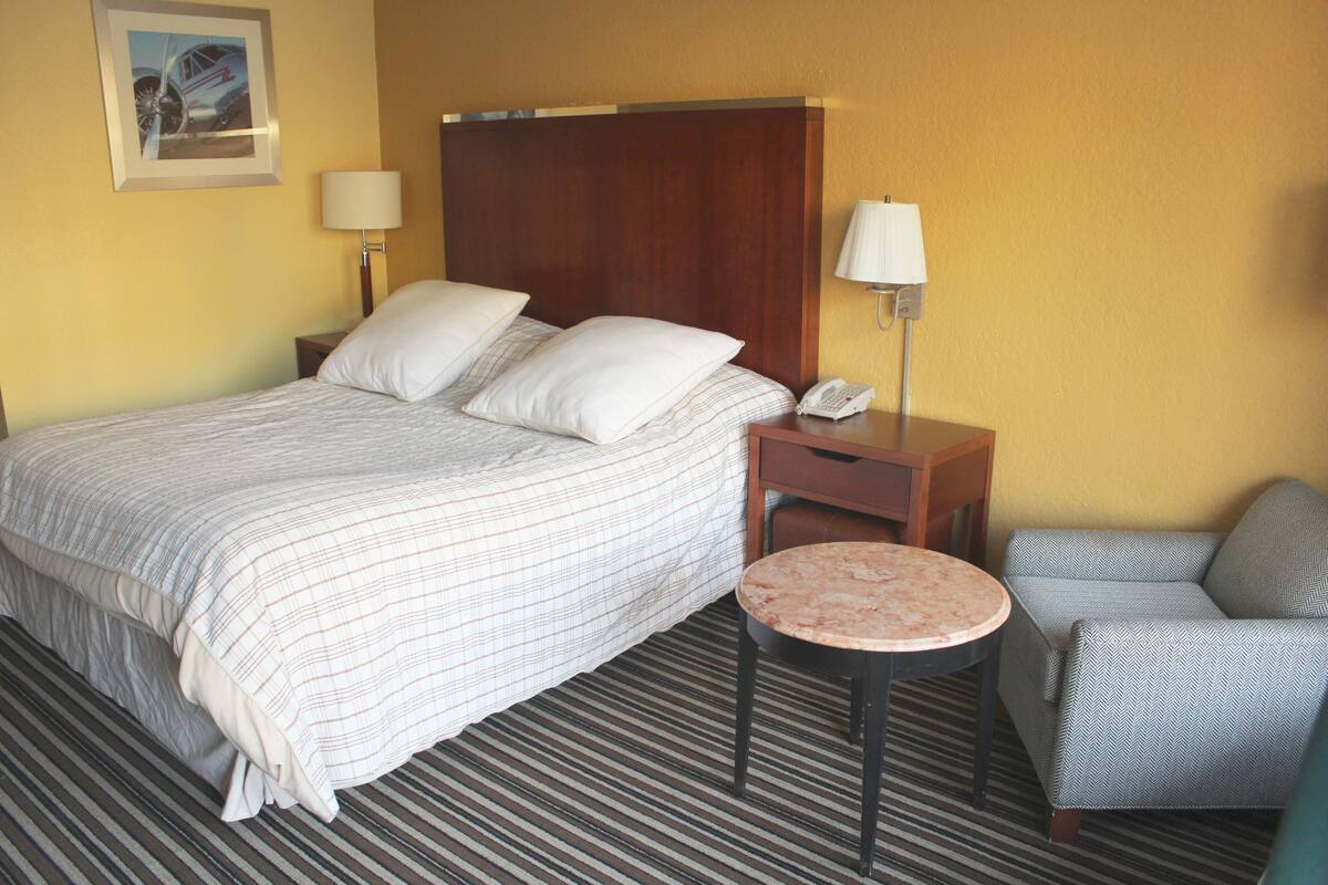 Premium bedding, pillowtop beds, iron/ironing board, free WiFi