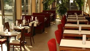 Petit déjeuner buffet servi tous les jours en supplément