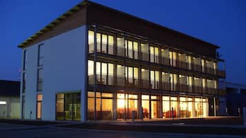 Façade de l’hébergement - soirée/nuit