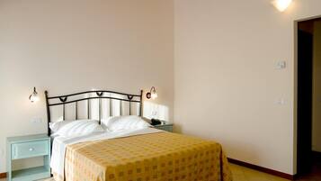 Premium bedding, Select Comfort beds, blackout curtains, free WiFi