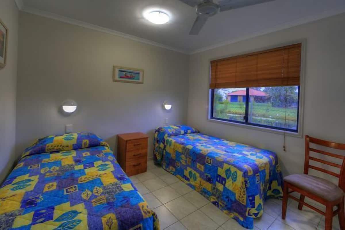 WiFi, bed sheets