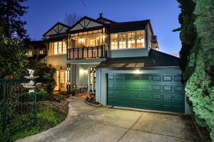 單棟房屋, 4 間臥室 (Cooinda House (Located in Olinda)) | 埃及棉床單、高級寢具、特厚豪華床墊、熨斗/熨衫板