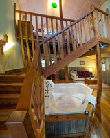 Cottage (Barn) | Living area | Flat-screen TV, DVD player