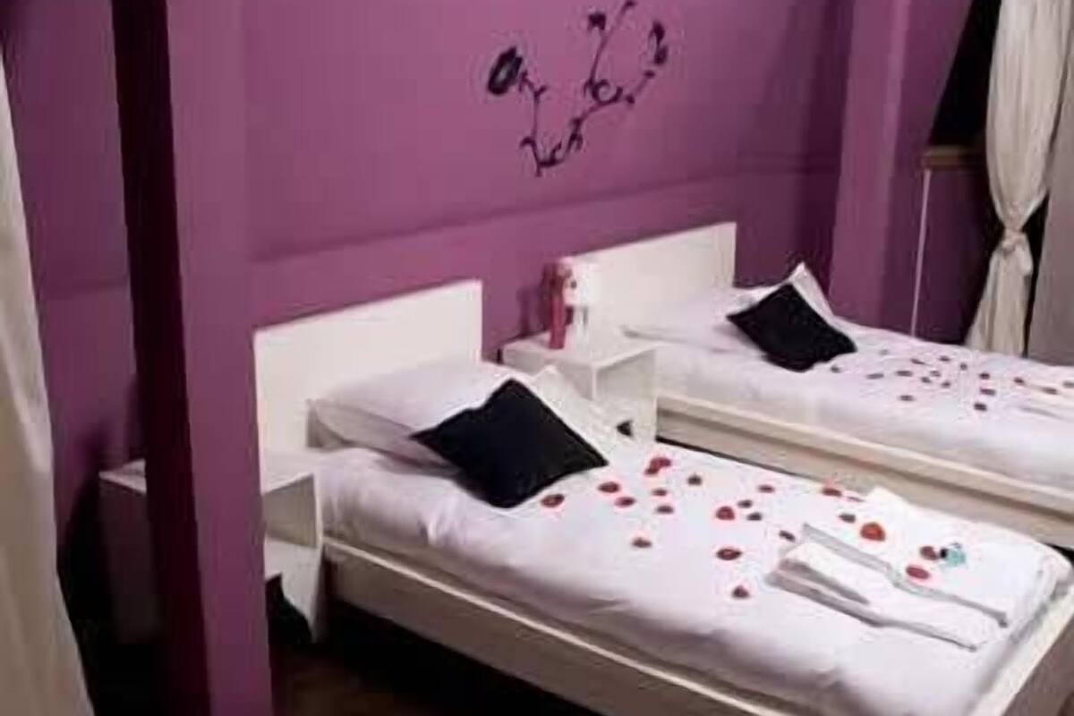 Premium bedding, free WiFi