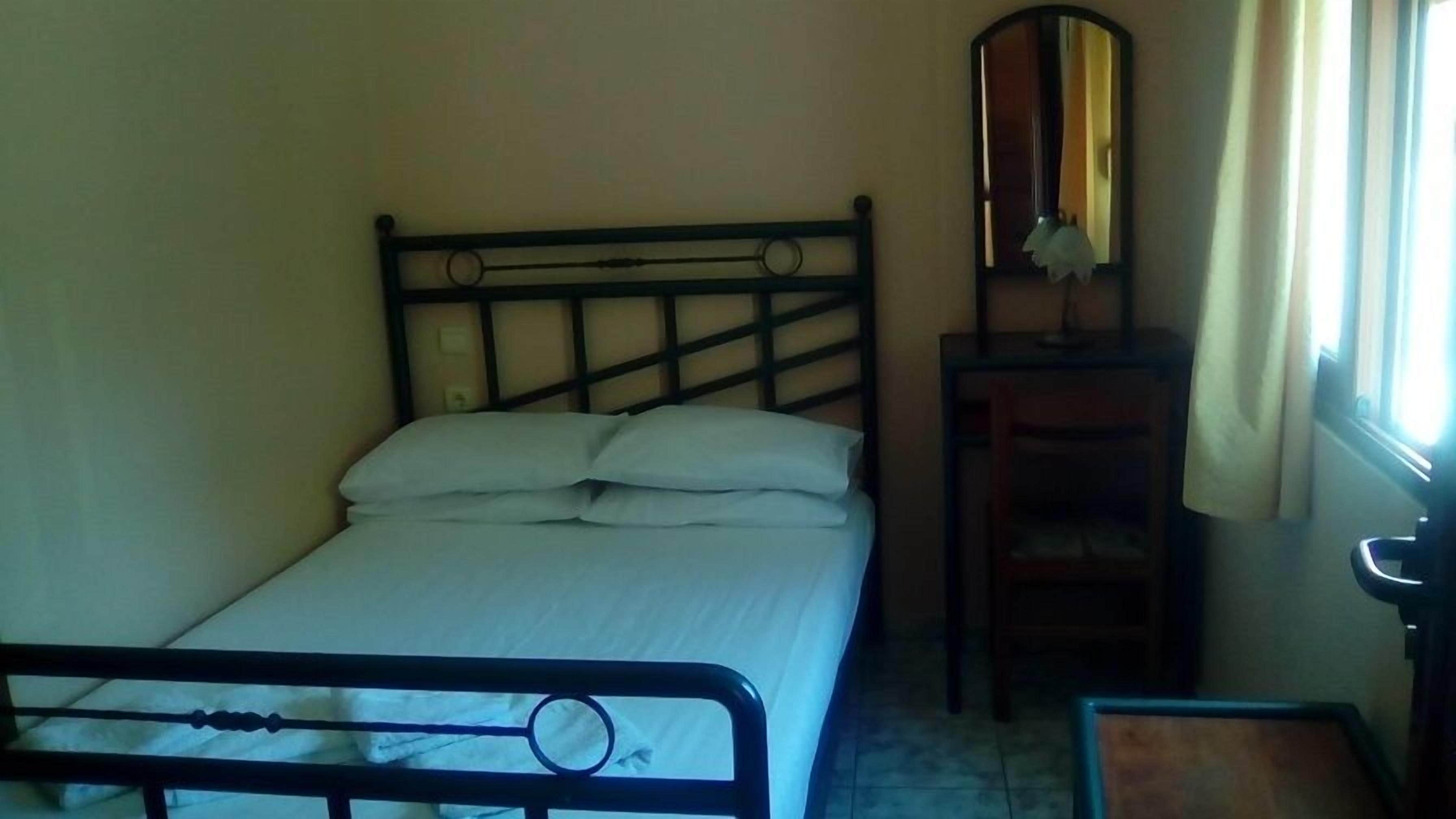 studio (single) | view from room