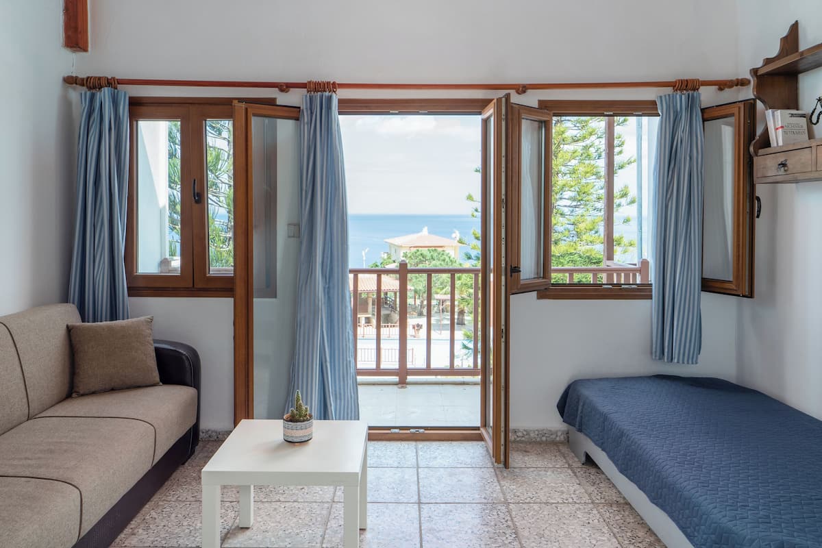 Two Bedroom Apartment for 6 people | Living area