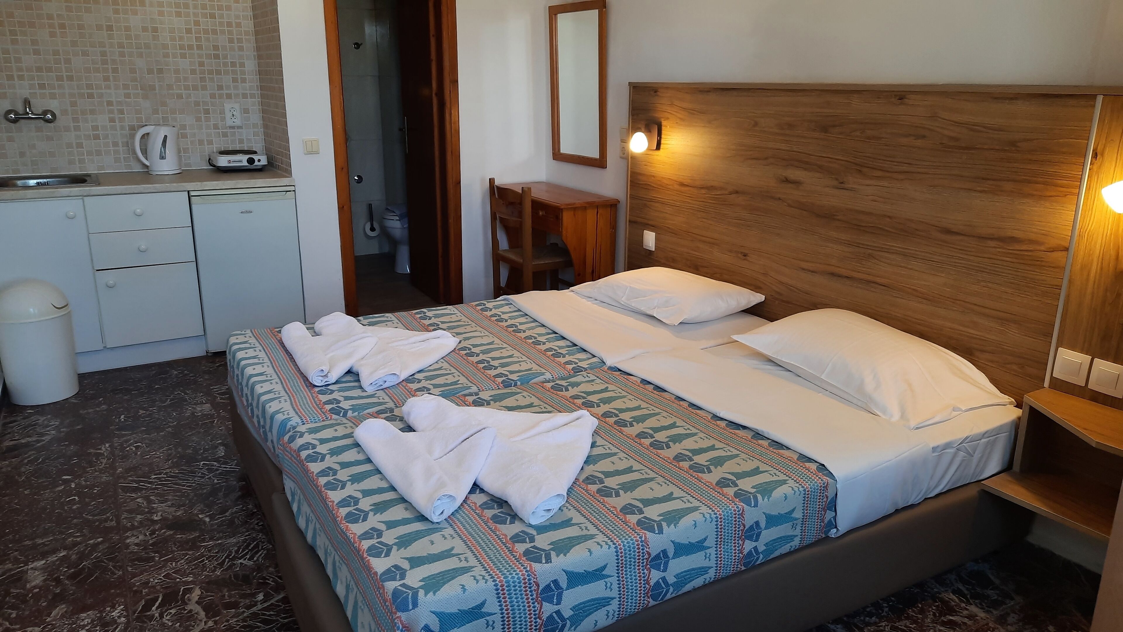 Dobbelt- eller tomannsrom – økonomi | 1 soverom, safe på rommet, skrivebord og wi-fi (inkludert)