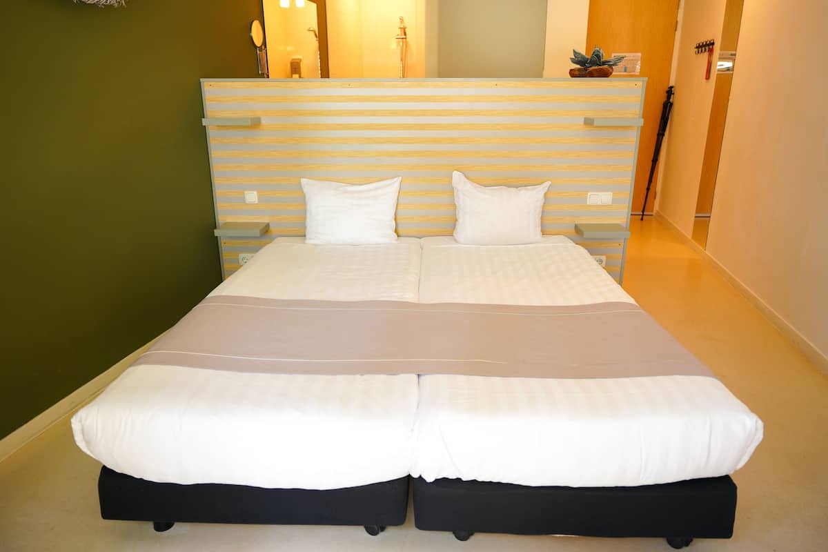 Chambre Deluxe | Coffres-forts dans les chambres, bureau
