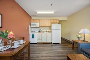 Suite, 1 Queen Bed | Private kitchen