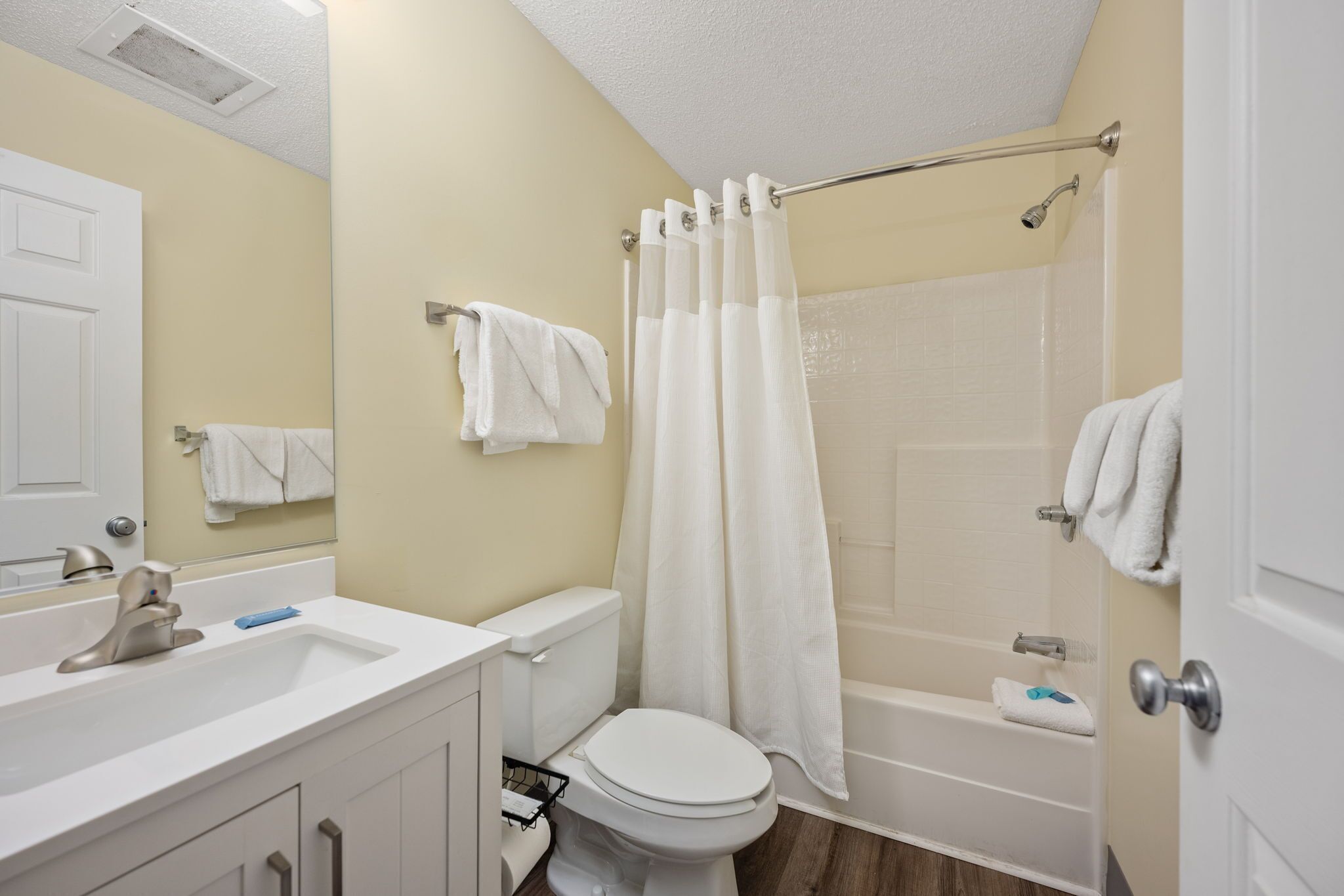suite, 1 queen bed | bathroom | towels