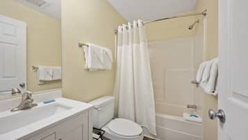Suite, 1 Queen Bed | Bathroom | Towels