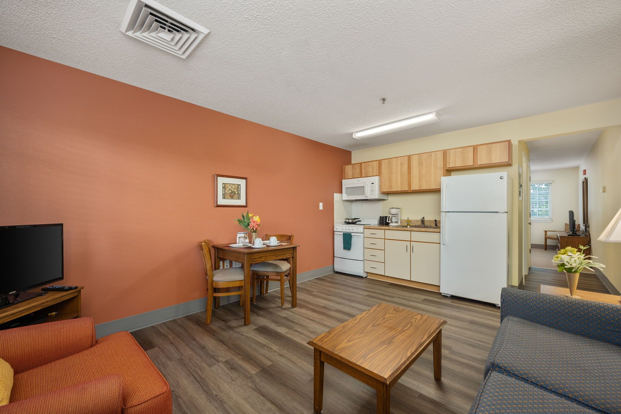 suite, 1 queen bed | private kitchen | full-sized fridge, microwave, stovetop, coffee/tea maker