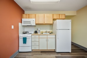 Suite, 1 Queen Bed | Private kitchen