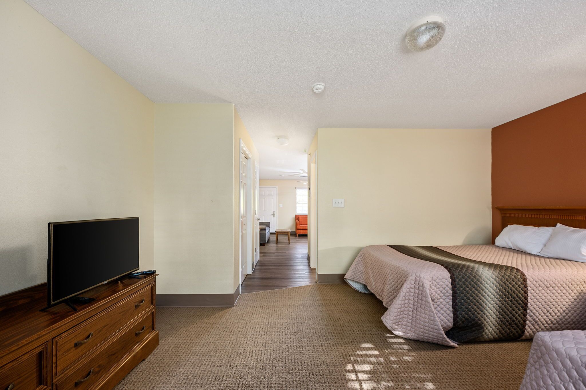 suite, 2 double beds | iron/ironing board, free wifi, alarm clocks