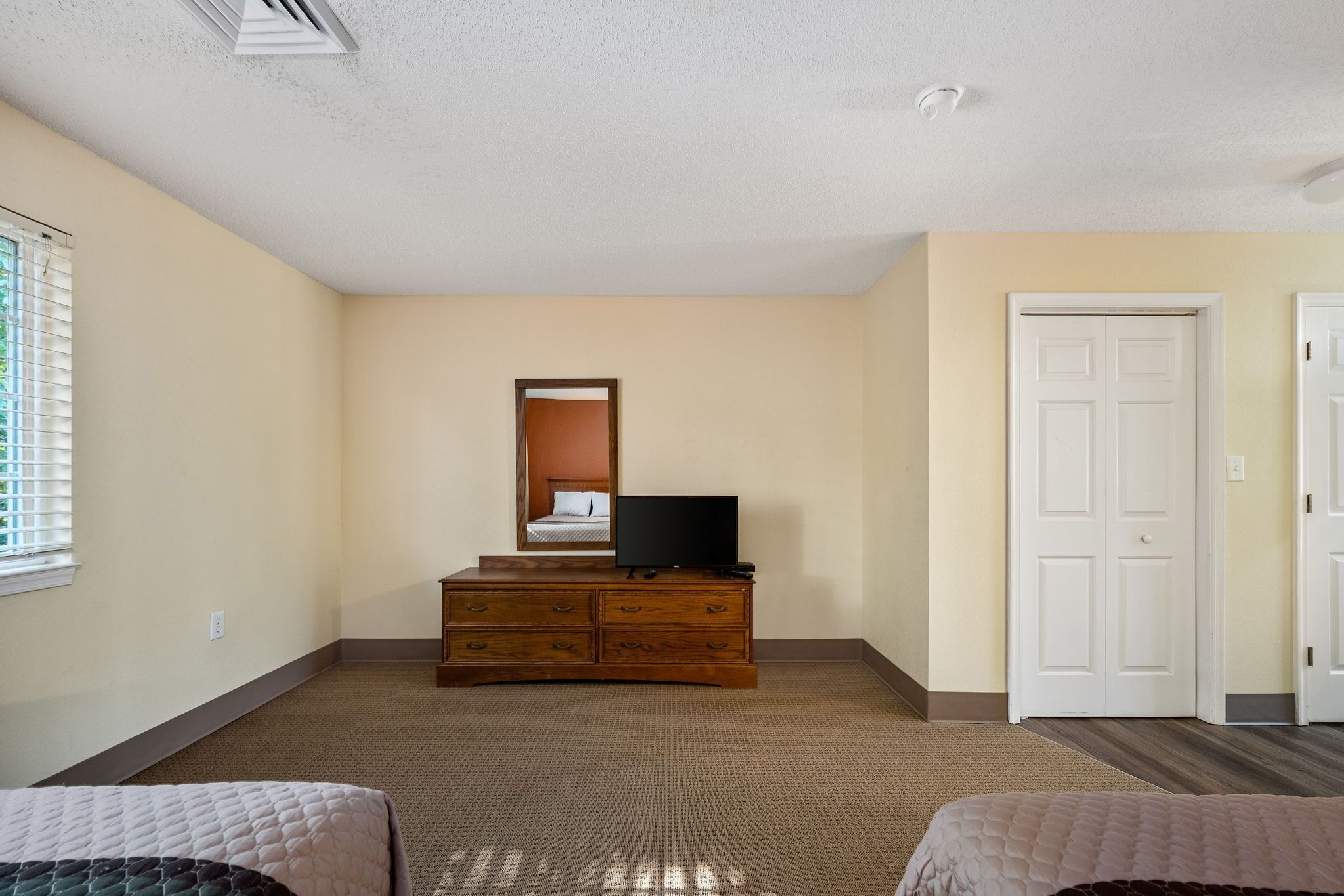 suite, 2 double beds | iron/ironing board, free wifi, alarm clocks