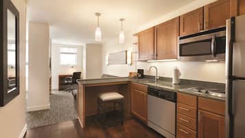 Fridge, microwave, stovetop, dishwasher
