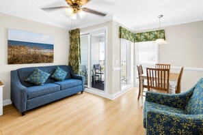 Living area - Sands Beach Club (Myrtle Beach)
