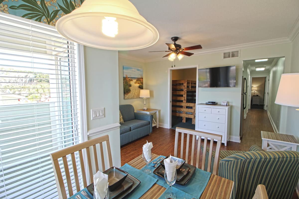 Room, 1 Bedroom | Living area | Flat-screen TV, DVD player
