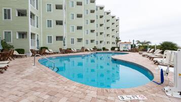 Piscine couverte, piscine extérieure