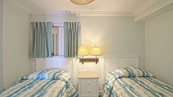 Chambre, 2 chambres | Fer et planche à repasser, Wi-Fi gratuit, draps fournis, réveils