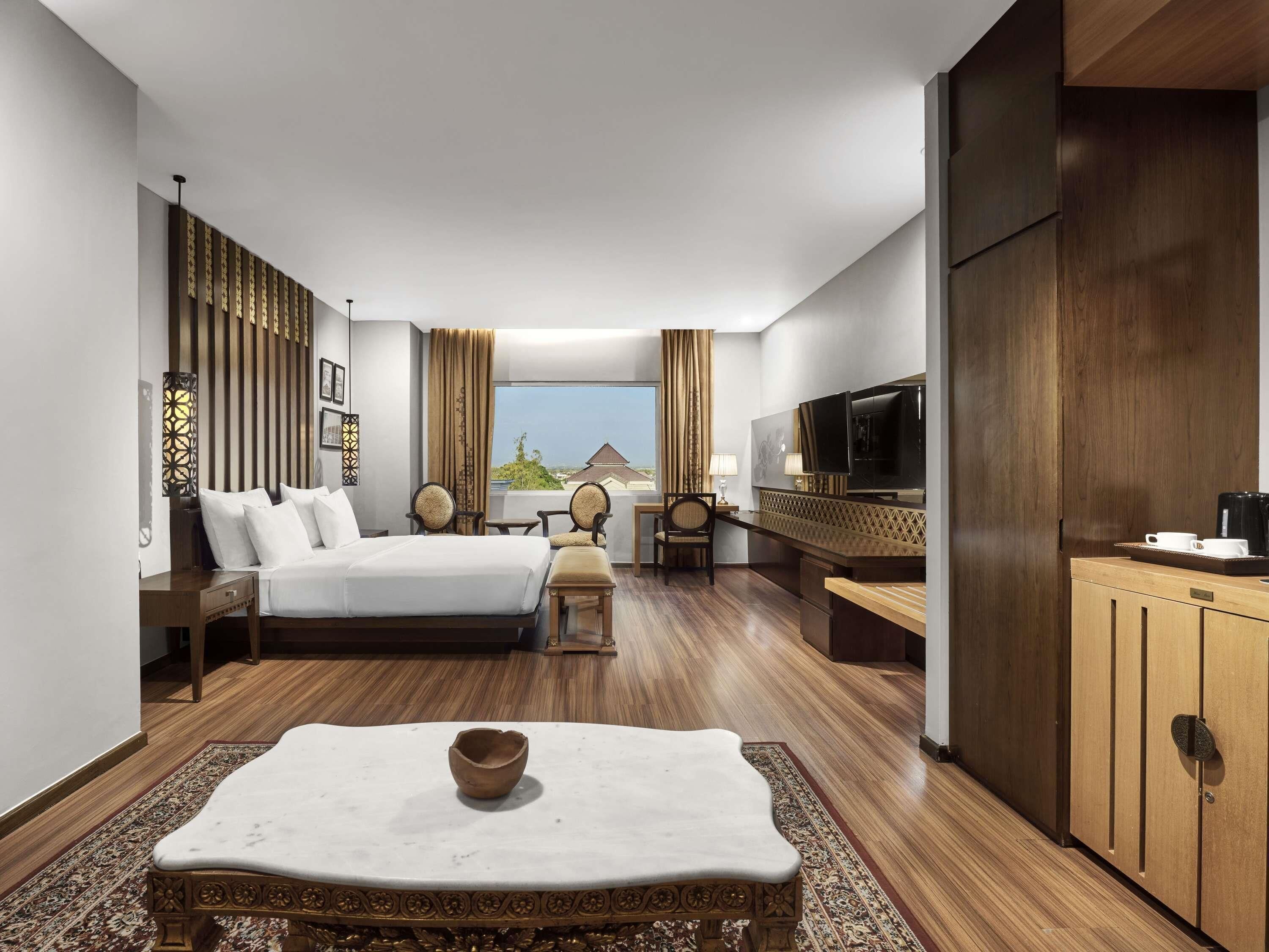 小型套房, 1 张特大床 | 高档床上用品、羽绒被、迷你吧、客房内保险箱