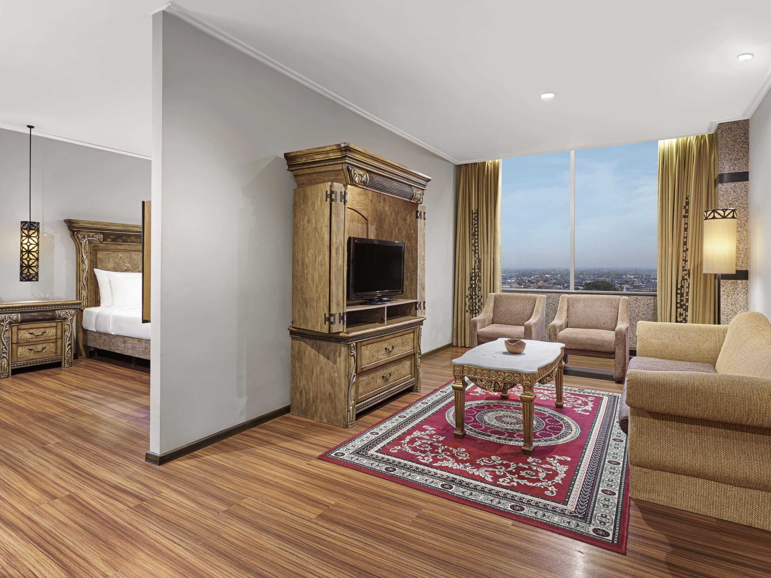 行政套房, 1 张特大床 | 高档床上用品、羽绒被、迷你吧、客房内保险箱