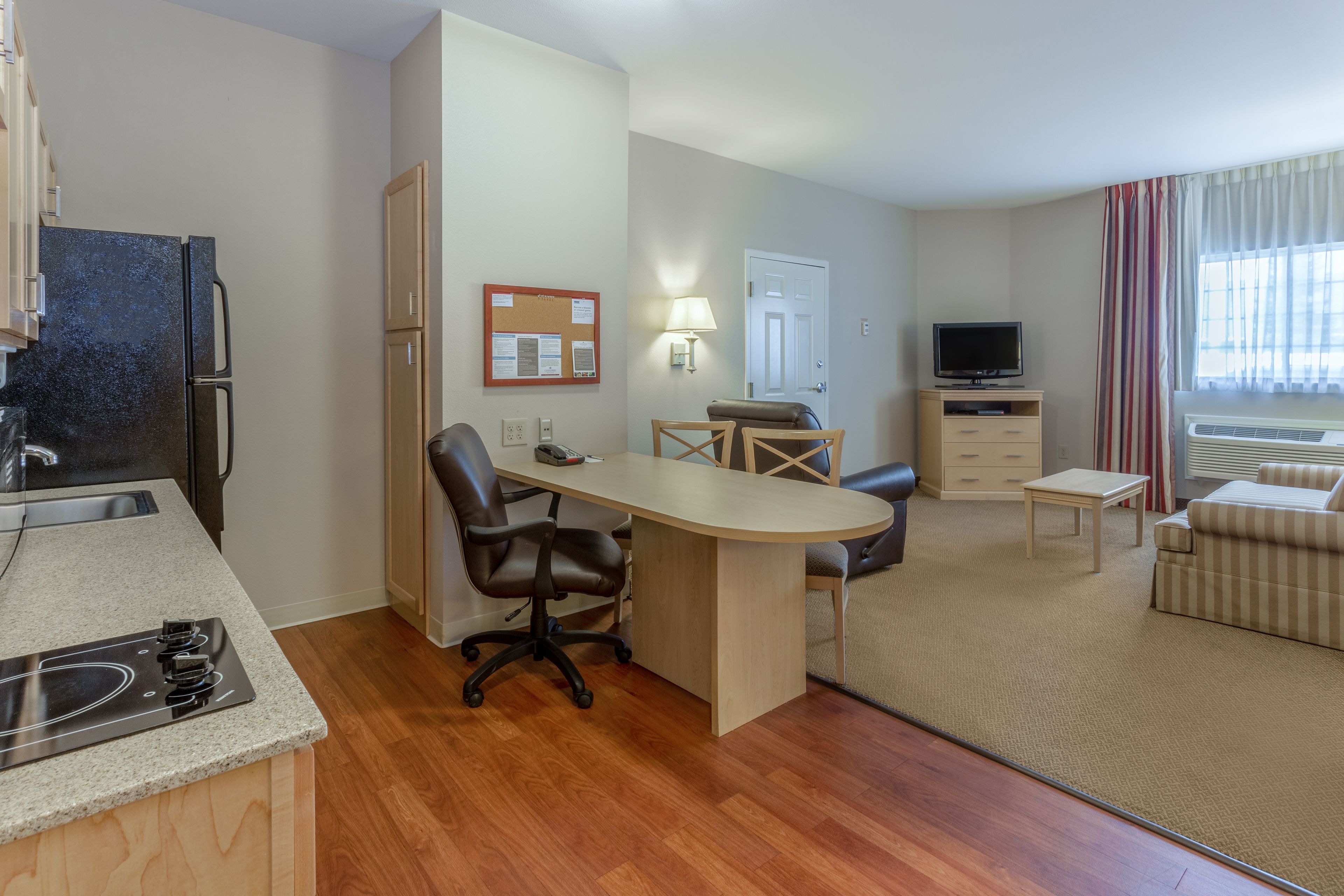 suite, 1 king bed, accessible (hearing) | 1 bedroom, premium bedding, in-room safe, desk
