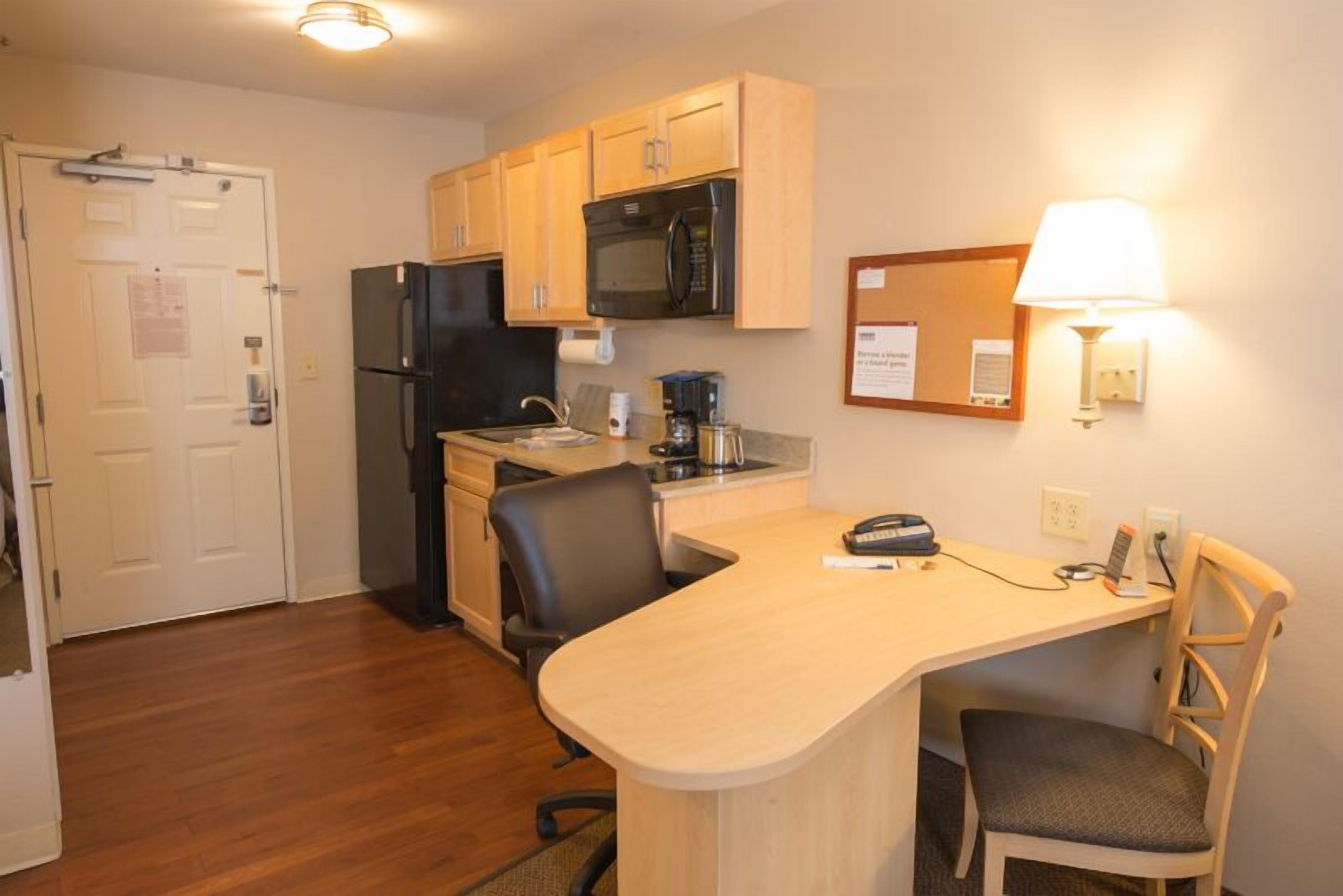 studio suite, 1 double bed | 1 bedroom, premium bedding, in-room safe, desk