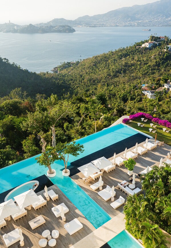 Ropa de cama de alta calidad y minibar 