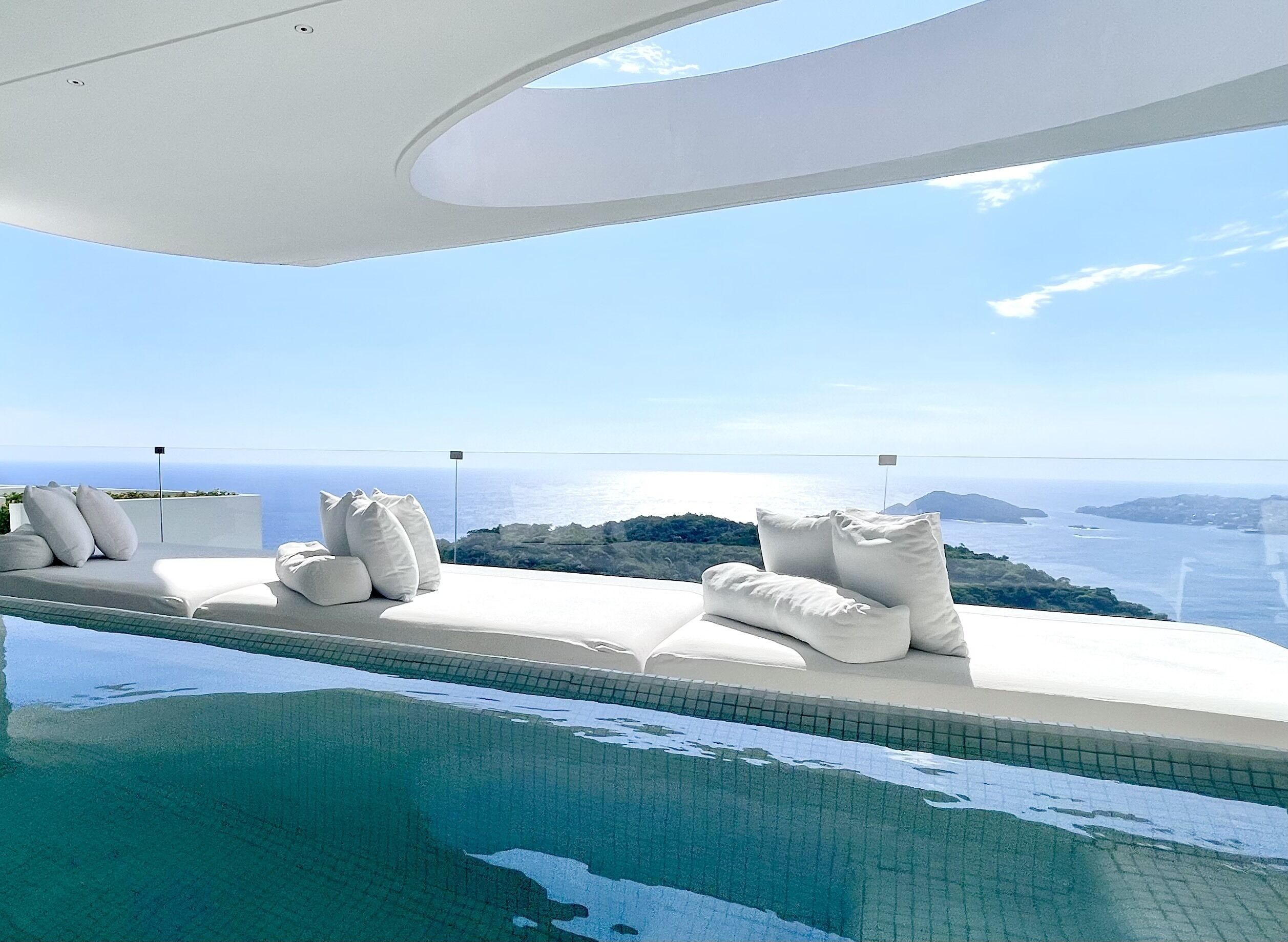 couples treatment room(s), hot tub, steam room, body treatments