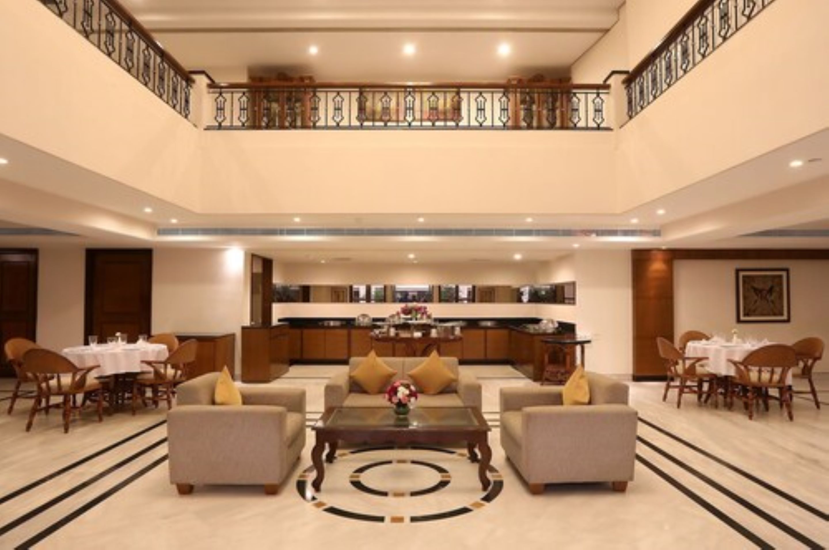 2 bars/lounges, lobby lounge