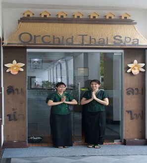 Soins du corps, massage suédois, massage thaï, enveloppements