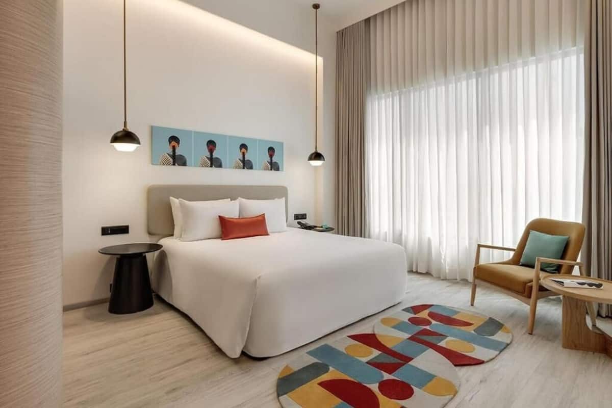 Ropa de cama de alta calidad, edredón, camas con pillow-top y minibar