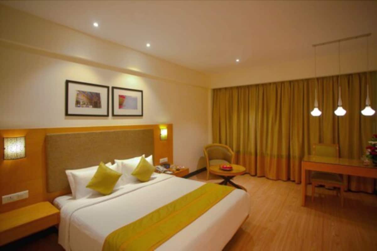 premium bedding, down duvets, pillow-top beds, minibar