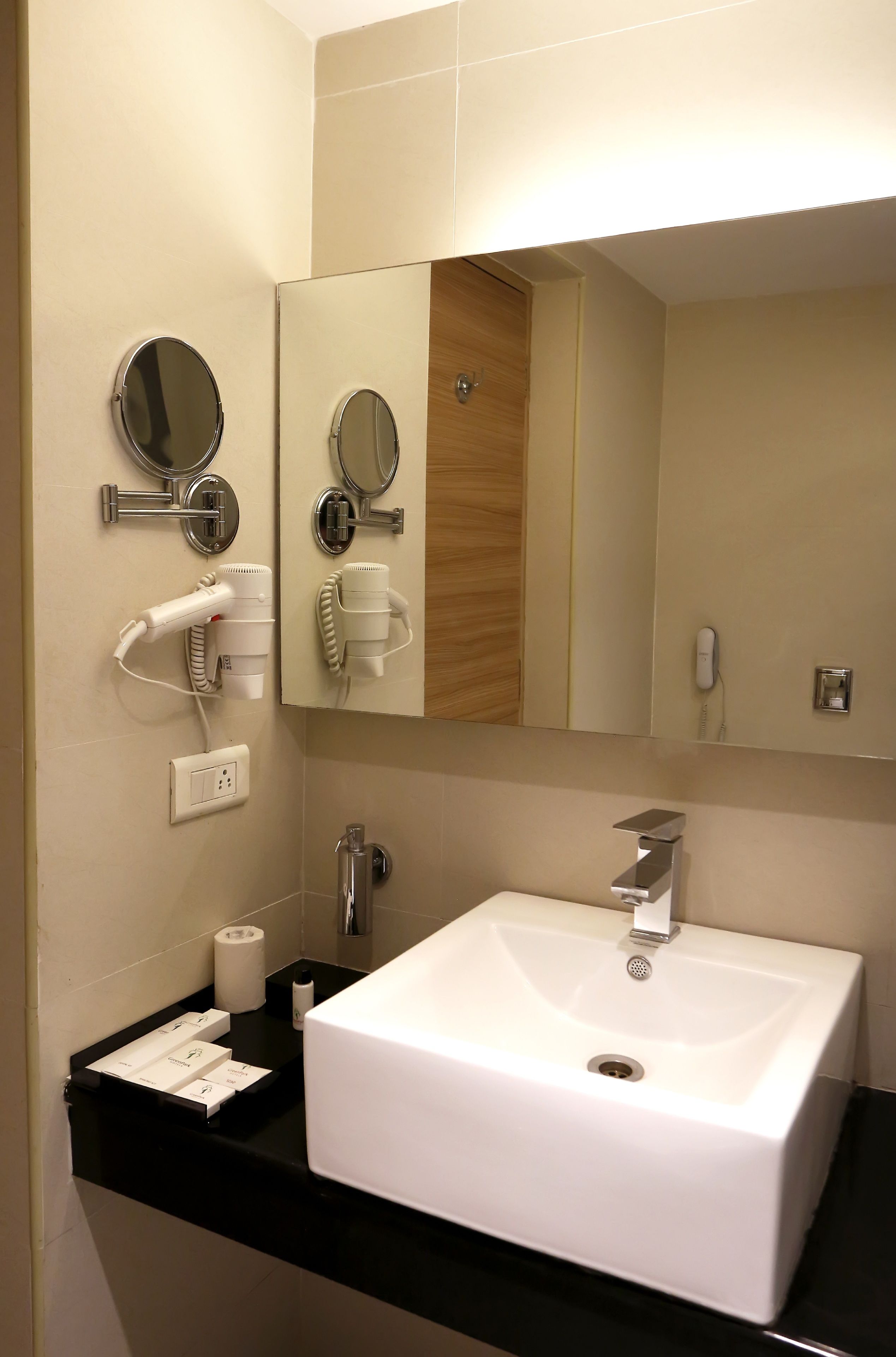 shower, rainfall showerhead, free toiletries, hair dryer