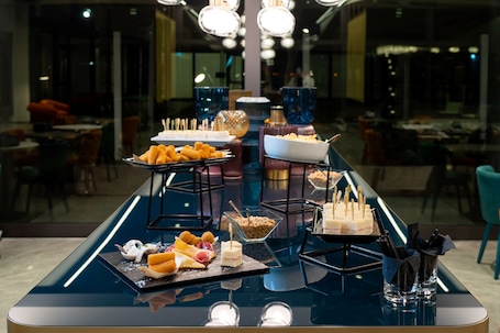 Lunch and dinner served . DoubleTree by Hilton Milan Malpensa Solbiate Olona