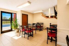 Lobby sitting area - Red Roof Inn Branson (Branson)