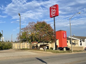 Front of property - Red Roof Inn Branson (Branson)