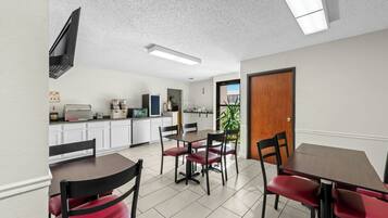 Free daily continental breakfast