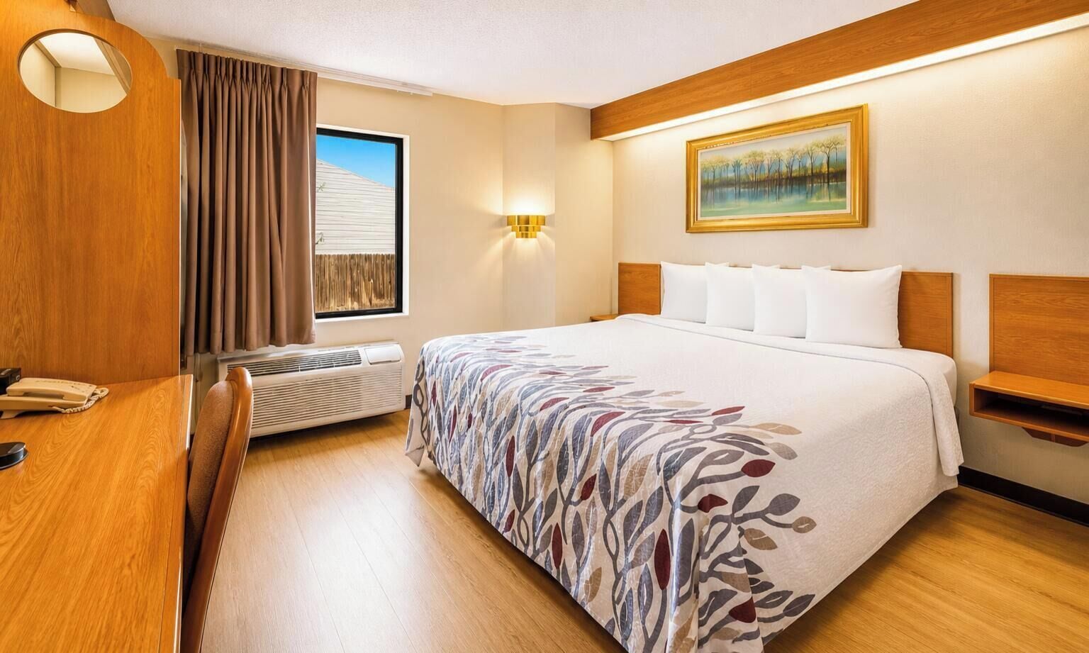 Habitación superior, 1 cama King size, para no fumadores | Escritorio, cortinas blackout, cunas gratuitas y wifi gratis 