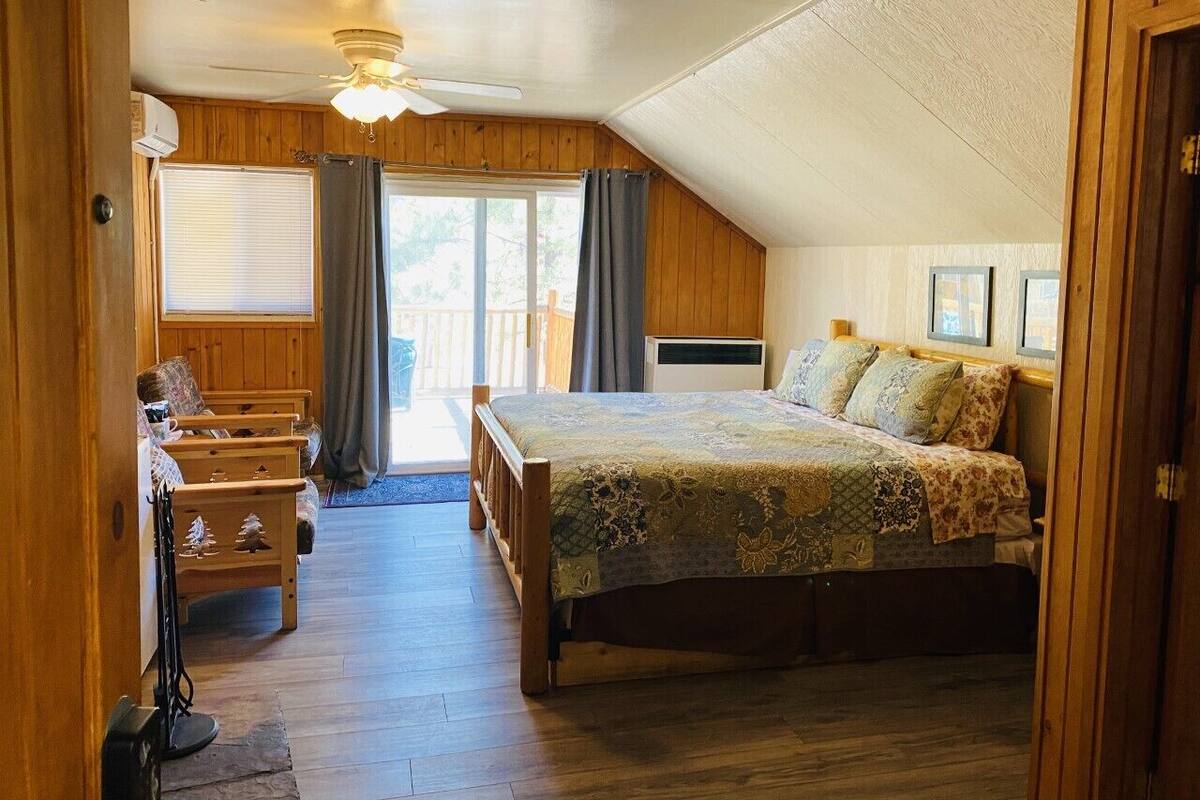 Phòng đôi Economy, phòng tắm riêng, quang cảnh núi (019 MOTEL ROOM 1K BALCONY) | Truy cập Internet không dây miễn phí, bộ trải giường 