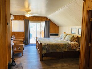 经济双人房, 私人浴室, 山景 (019 MOTEL ROOM 1K BALCONY) | 免费 WiFi、床单