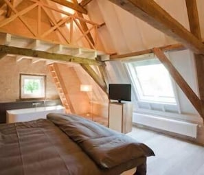 Minibar, caixa forta a l'habitació i escriptori